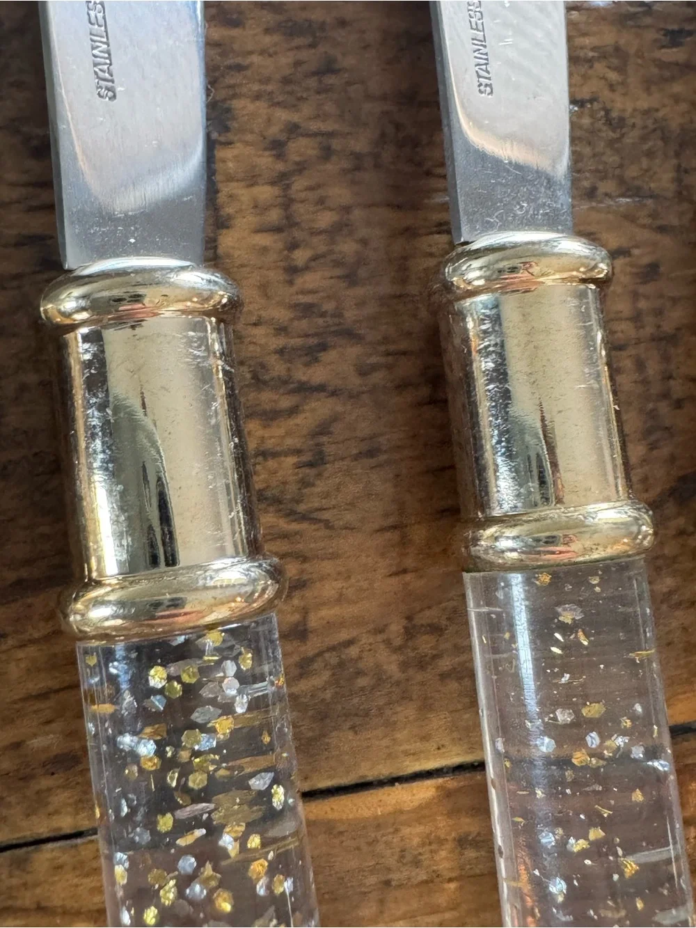 12 Cambridge Silversmiths Gold Glitter Lucite Acrylic Handle Cheese Spreaders